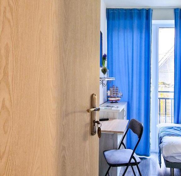Quarto Estandar Individual, Pensjonat Alka