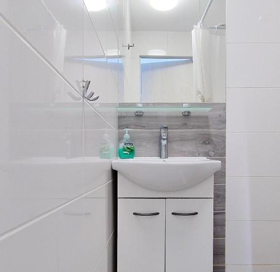 חדר משפחתי, Pensjonat Alka