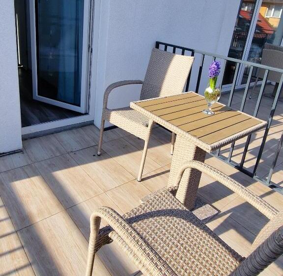 חדר משפחתי, Pensjonat Alka