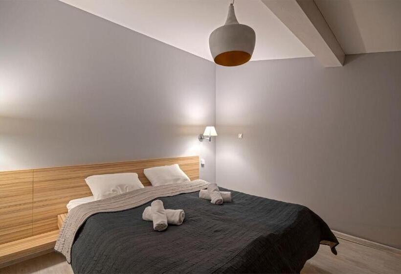 חדר משפחתי, Pensjonat Długie