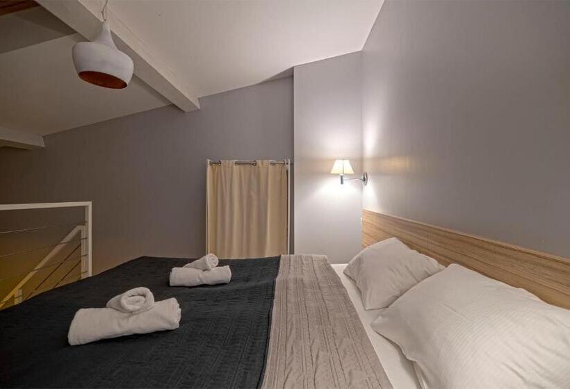 חדר משפחתי, Pensjonat Długie