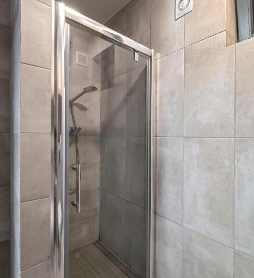 חדר משפחתי, Pensjonat Długie