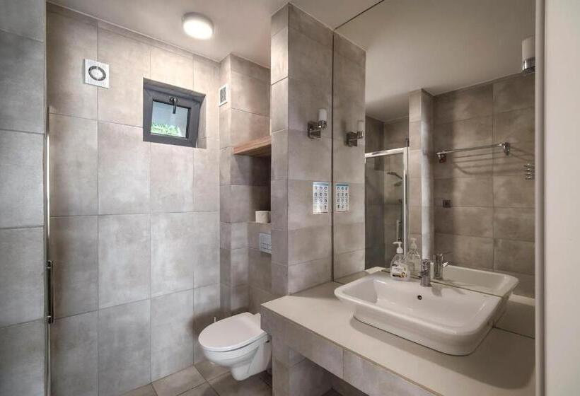 חדר משפחתי, Pensjonat Długie