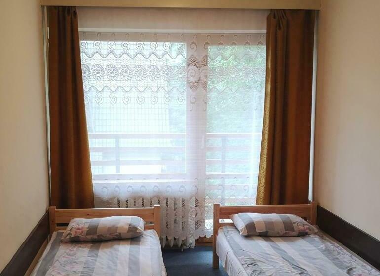 اتاق استاندارد سه تخته با سرویس بهداشتی مشترک, Ośrodek Szpulki