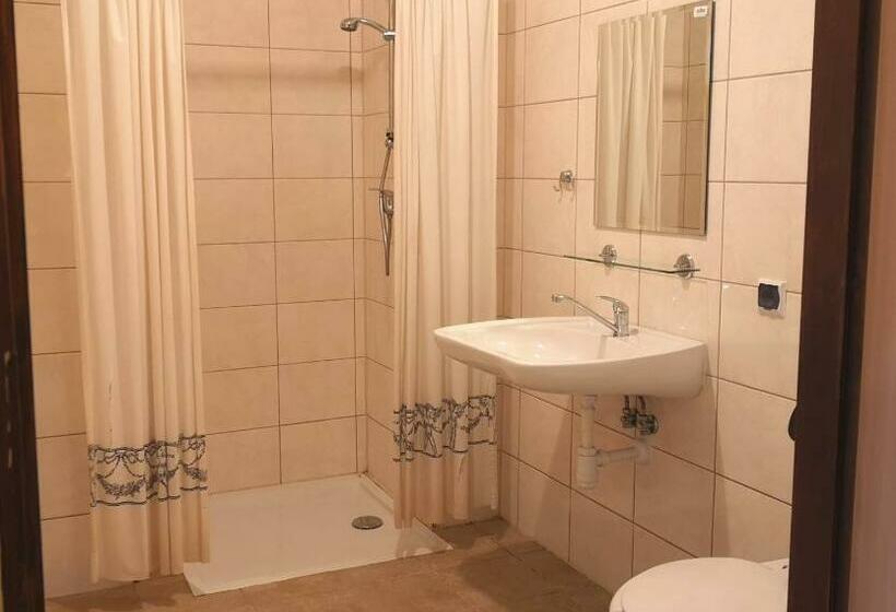 اتاق استاندارد چهار تخته, Ośrodek Szpulki