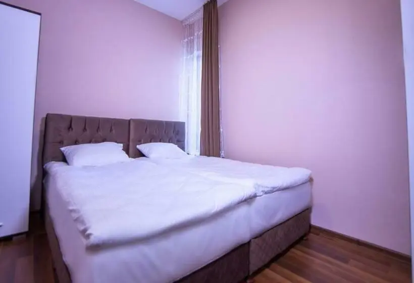 スイート, Wesoła Apartamenty