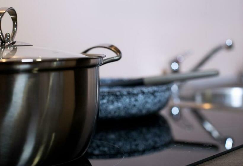 スイート, Wesoła Apartamenty