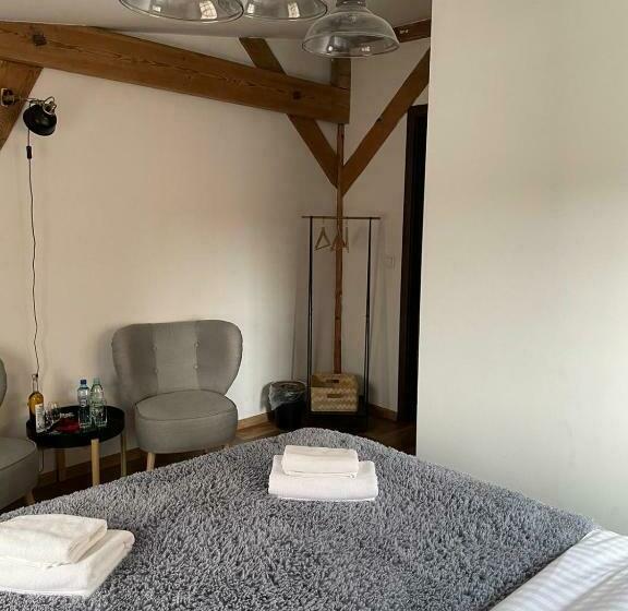 Номер Deluxe, Miodosytnia