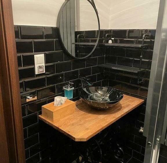 Номер Deluxe, Miodosytnia