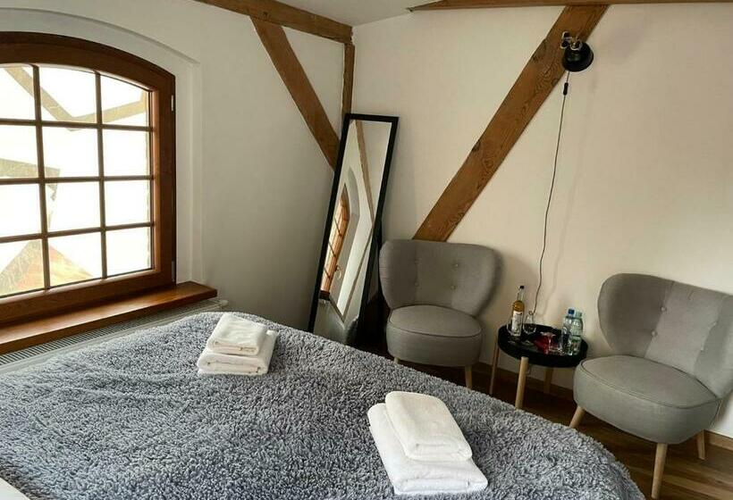 Номер Deluxe, Miodosytnia