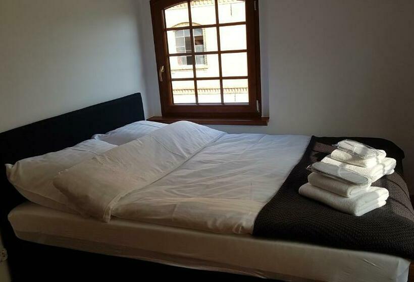 Номер Deluxe, Miodosytnia