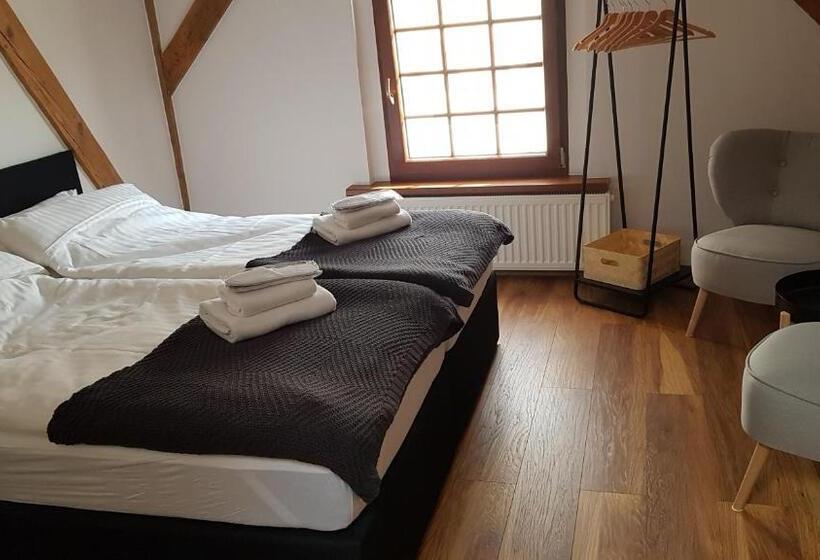 Номер Deluxe, Miodosytnia