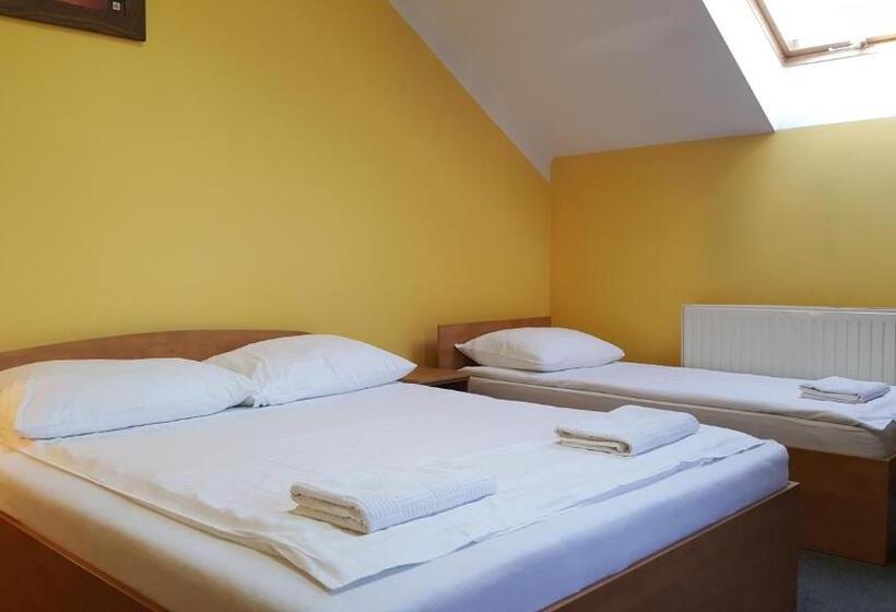 חדר סטנדרט לארבעה, Zajazd Gosciniec