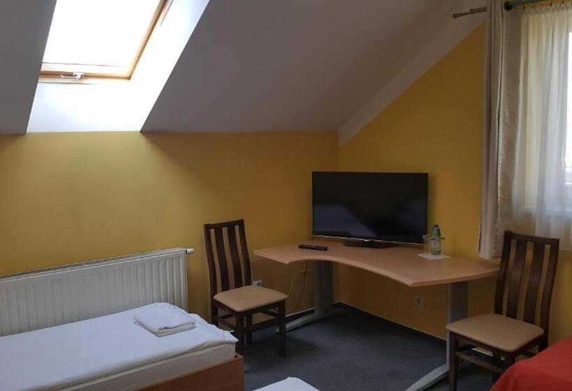 חדר סטנדרט לארבעה, Zajazd Gosciniec