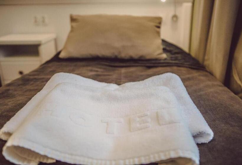 חדר בסיסי, Dom Goscinny Bialy Dworek