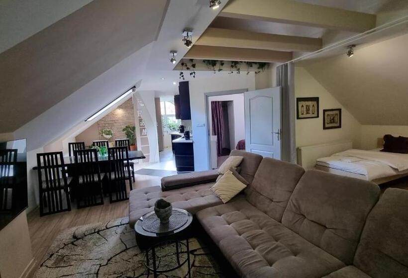 ２ベッドルームアパートメント, Dwór Boratyn