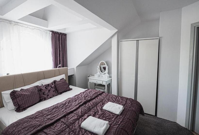 ２ベッドルームアパートメント, Dwór Boratyn