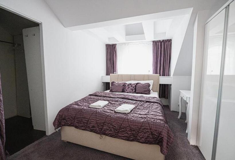 ２ベッドルームアパートメント, Dwór Boratyn