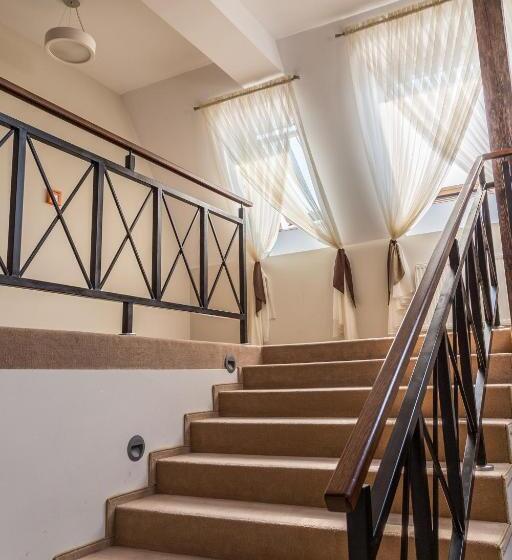 デラックストリプルルーム, Fregata