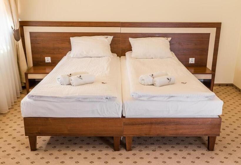 デラックストリプルルーム, Fregata