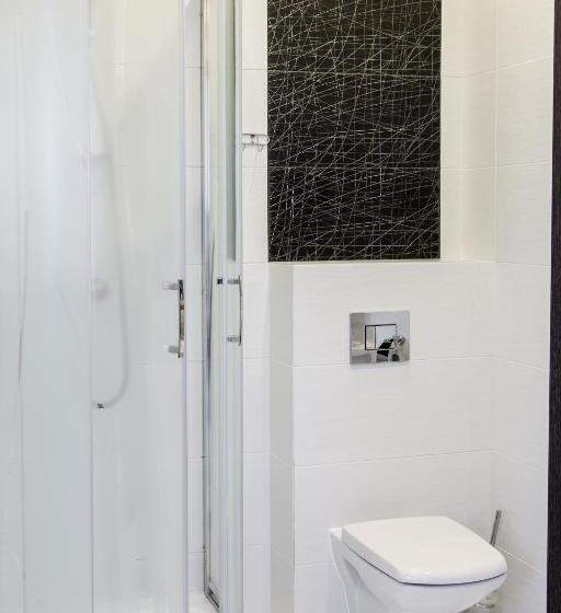 デラックスの４人部屋, Fregata