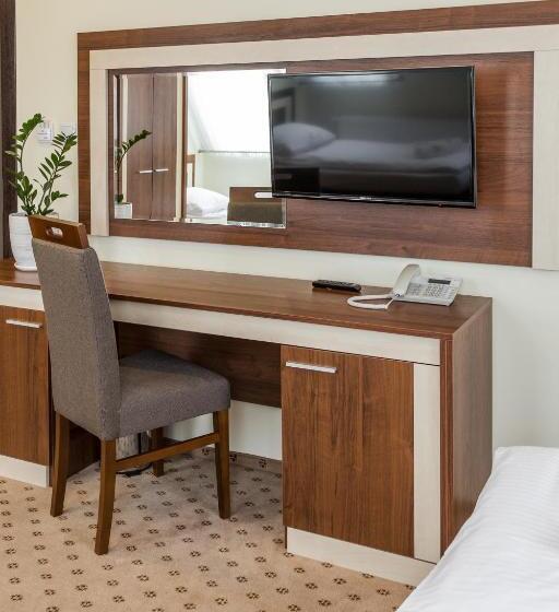 デラックスの４人部屋, Fregata