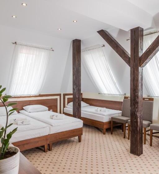 デラックスの４人部屋, Fregata