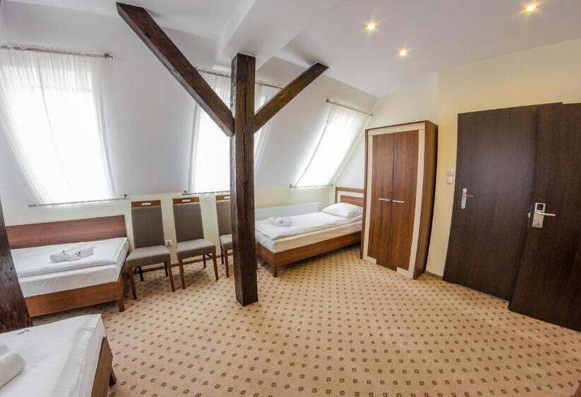 デラックスの４人部屋, Fregata