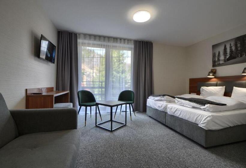 اتاق لوکس سه تخته, Gucio