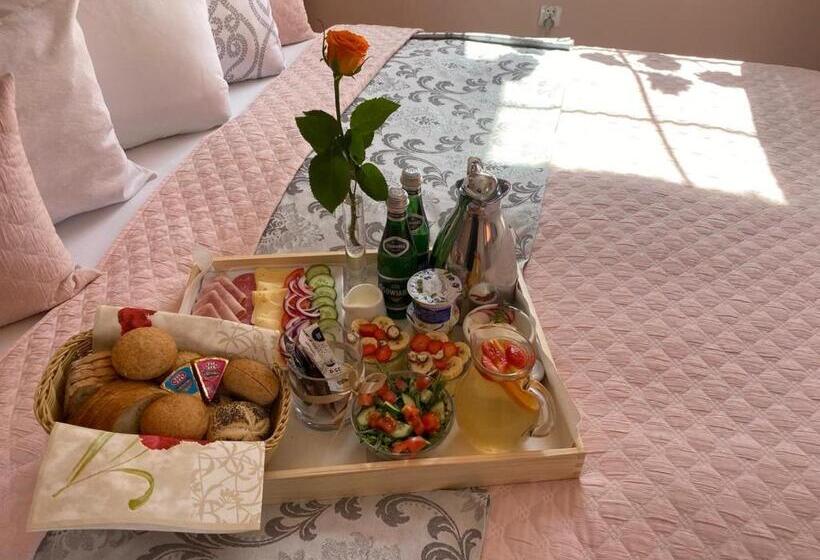 Apartament 1 Sypialnia z Tarasem, Karolowy Dwór