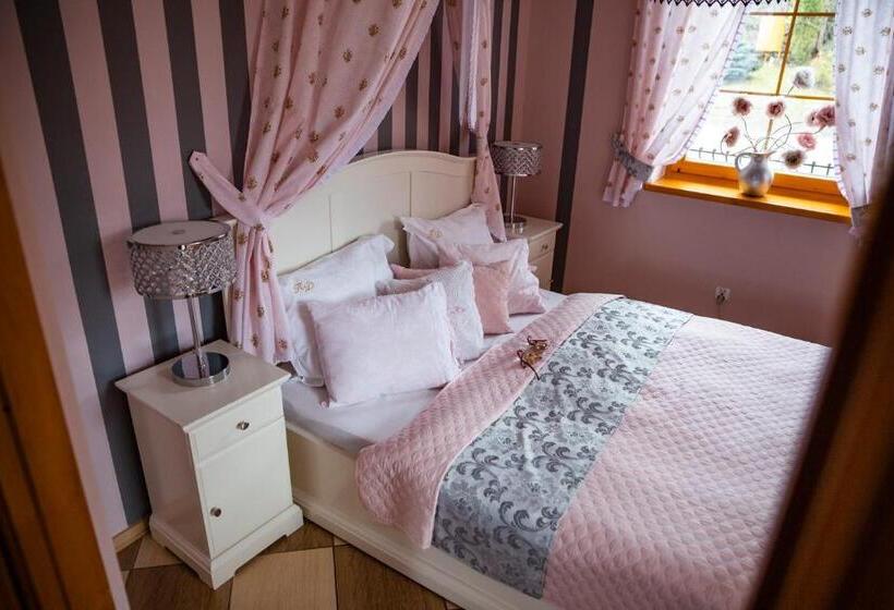 Apartament 1 Sypialnia z Tarasem, Karolowy Dwór