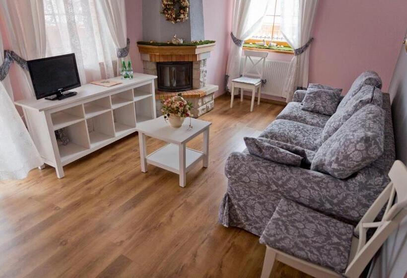 Apartament 1 Sypialnia z Tarasem, Karolowy Dwór