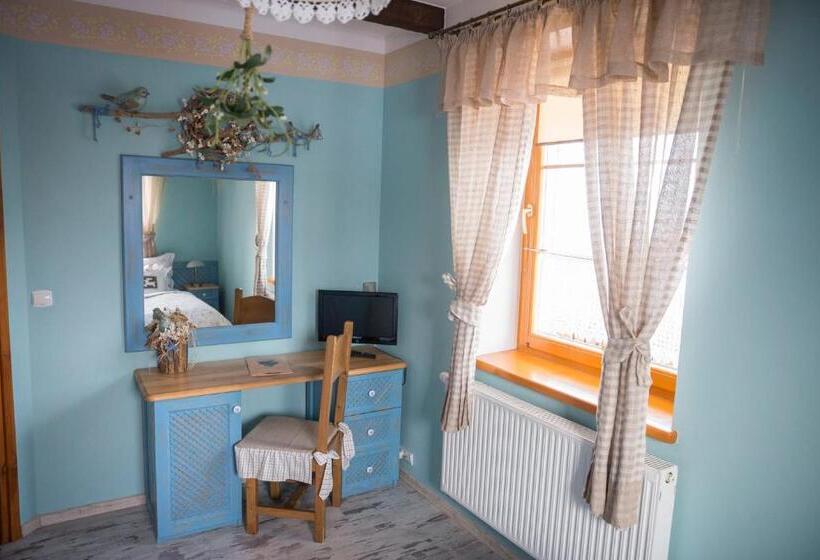 Studio Standard, Karolowy Dwór