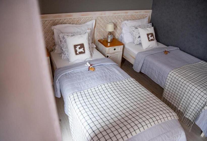 Studio Standard, Karolowy Dwór