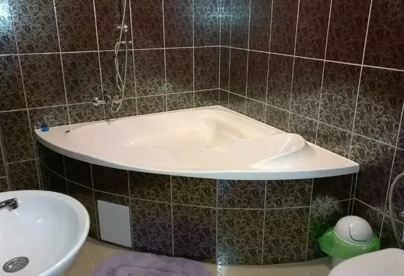 スタンダード４人部屋, Noclegi Dwór Szlachecki Biedaczów