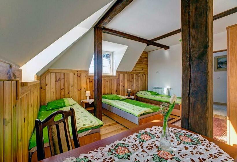 家庭间, Noclegi Dwór Szlachecki Biedaczów