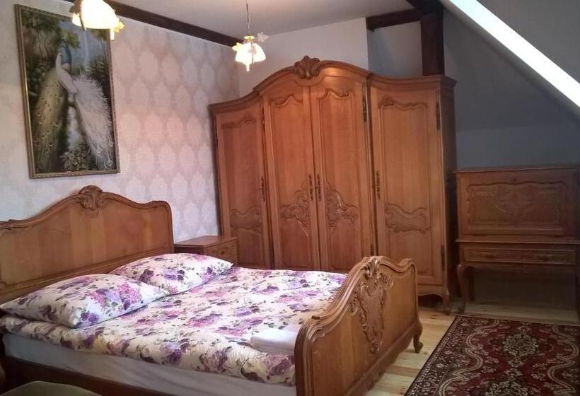 Люкс, Noclegi Dwór Szlachecki Biedaczów