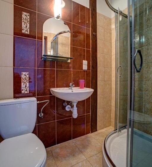 带阳台的三人标准间, Noclegi Dwór Szlachecki Biedaczów