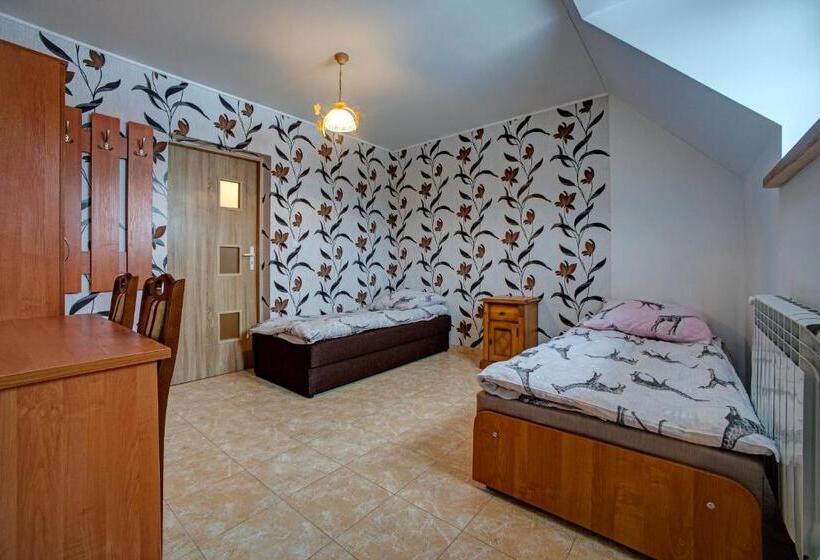 经济四人间 - 带共用浴室, Noclegi Dwór Szlachecki Biedaczów