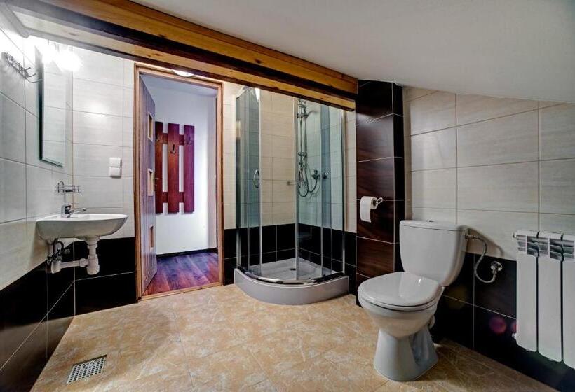 家庭间, Noclegi Dwór Szlachecki Biedaczów