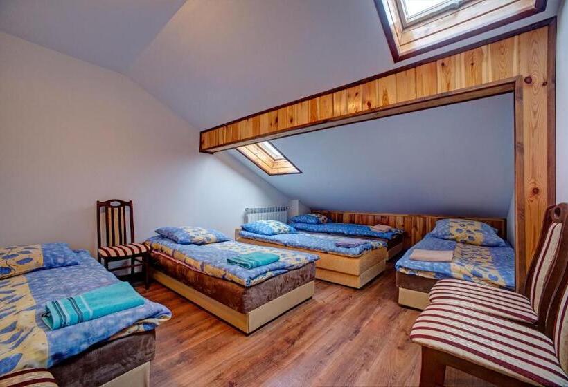 家庭间, Noclegi Dwór Szlachecki Biedaczów