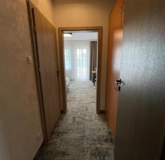 اتاق راحتی سه تخته, Promes Mielno