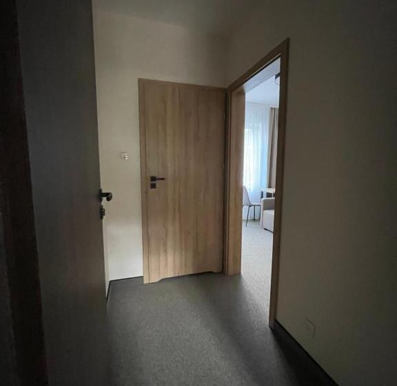 اتاق عادی, Promes Mielno