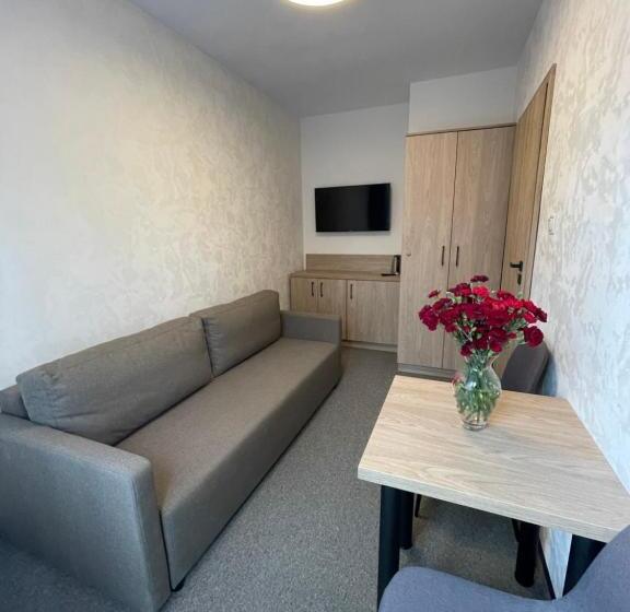 اتاق عادی, Promes Mielno