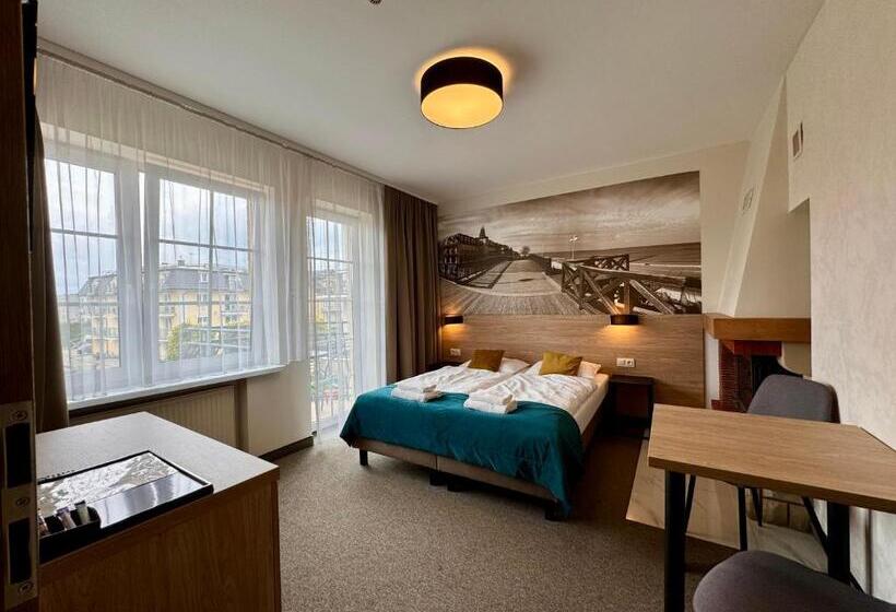 اتاق لوکس, Promes Mielno