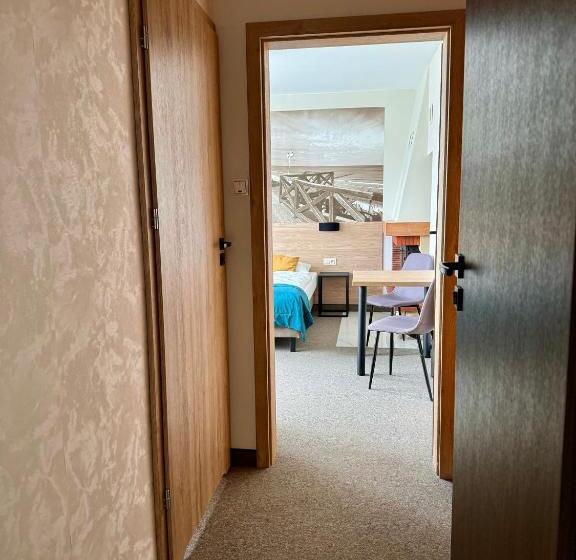 اتاق لوکس, Promes Mielno