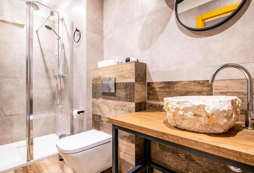 استودیوی استاندارد, Salio Equisport Resort