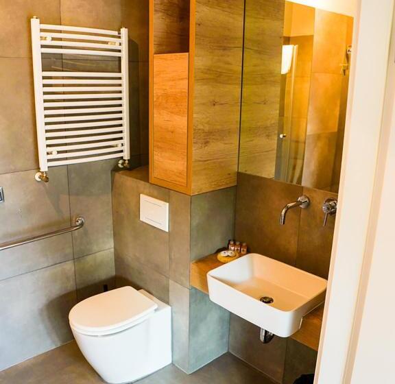 بانگلوی استاندارد, Salio Equisport Resort