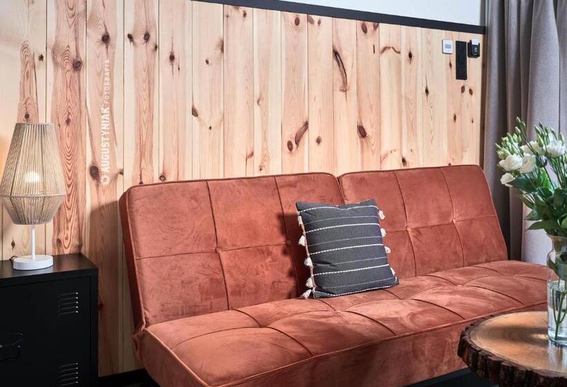 استودیوی استاندارد, Salio Equisport Resort