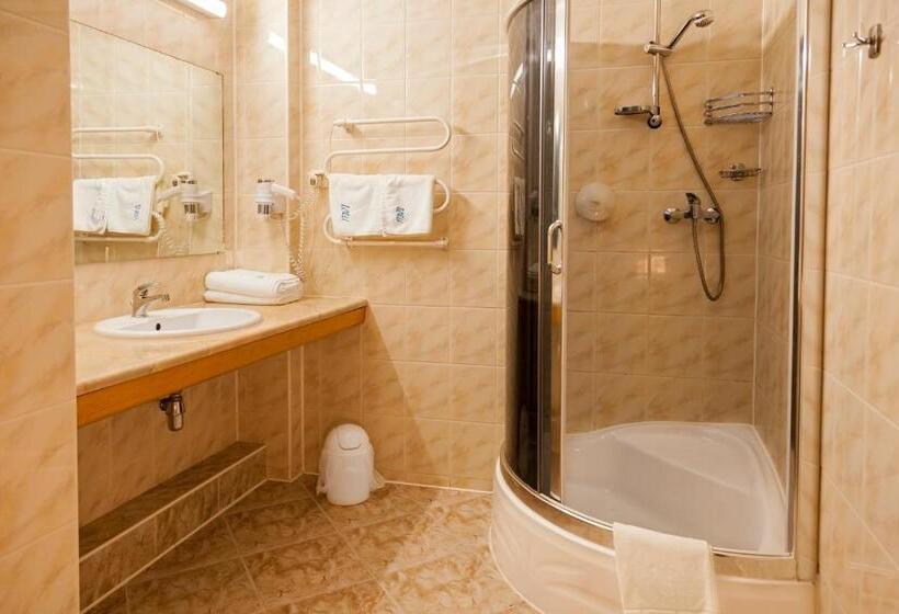 标准三人间, To Tu